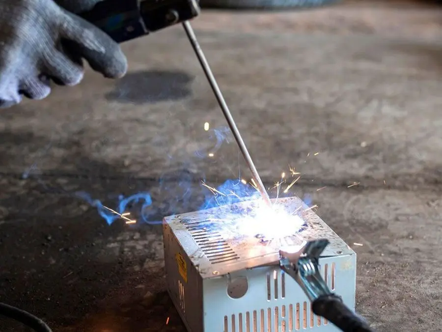 «Электрод прилипает к металлу: в чем может быть причина и как решить ...